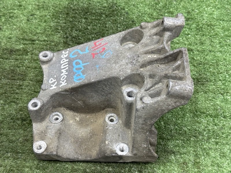 Кронштейн компрессора кондиционера Ford Focus 2