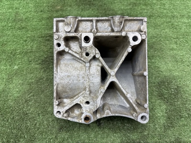 Кронштейн компрессора кондиционера Ford Focus 2