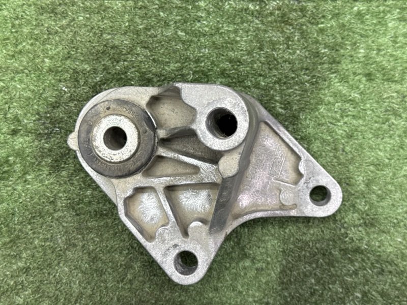 Кронштейн кпп Ford Focus 2