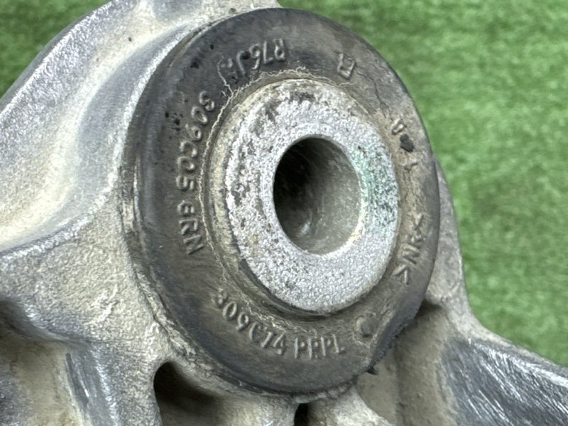Кронштейн кпп Ford Focus 2