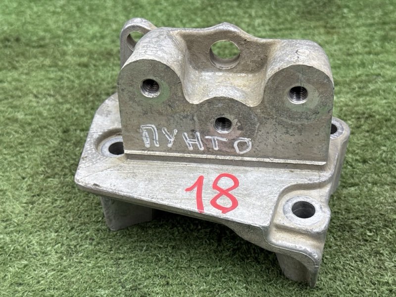 Кронштейн двигателя Fiat Punto