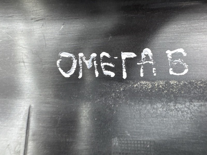Накладка переднего бампера Opel Omega B