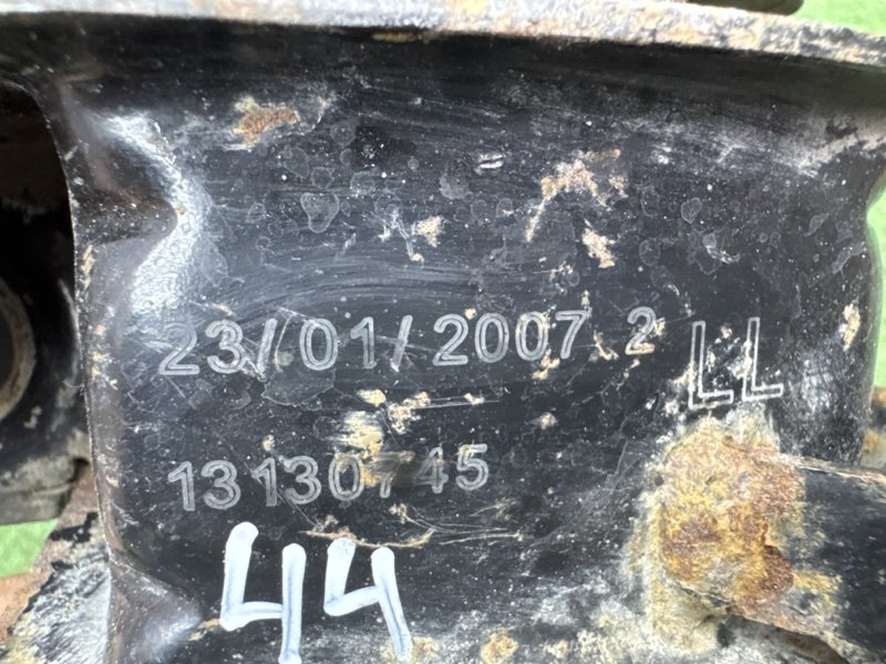 Подушка/опора двигателя Opel Corsa D