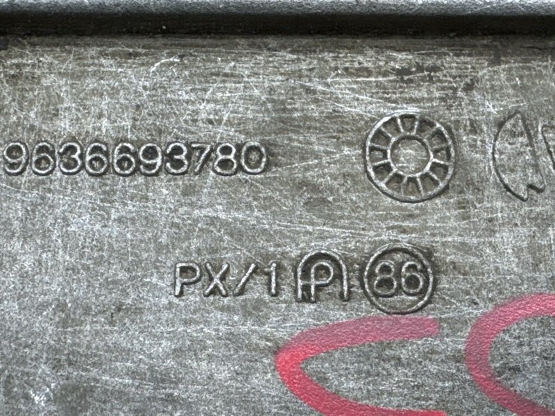 Кронштейн компрессора кондиционера Peugeot 206