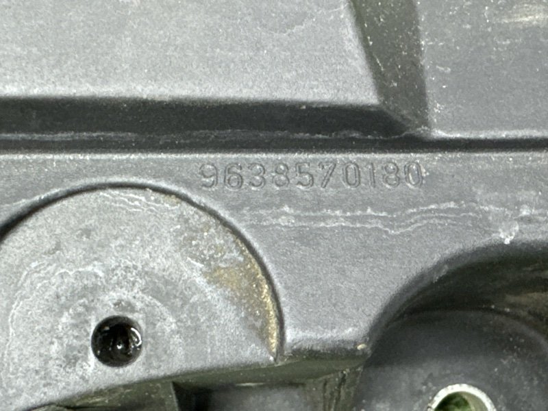 Клапанная крышка Peugeot 307