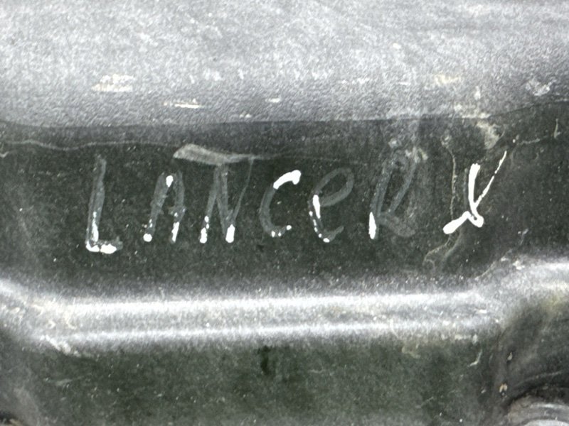 Клапанная крышка Mitsubishi Lancer 10