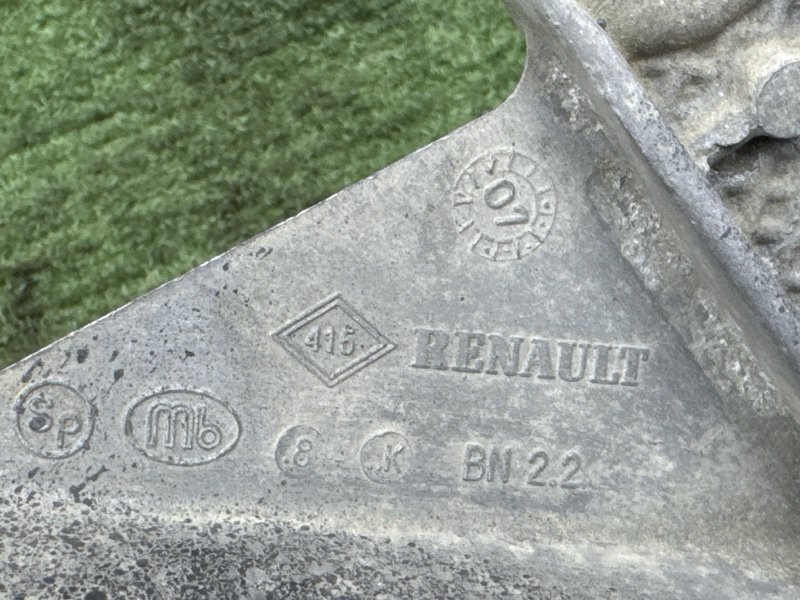 Кронштейн кпп Renault Logan