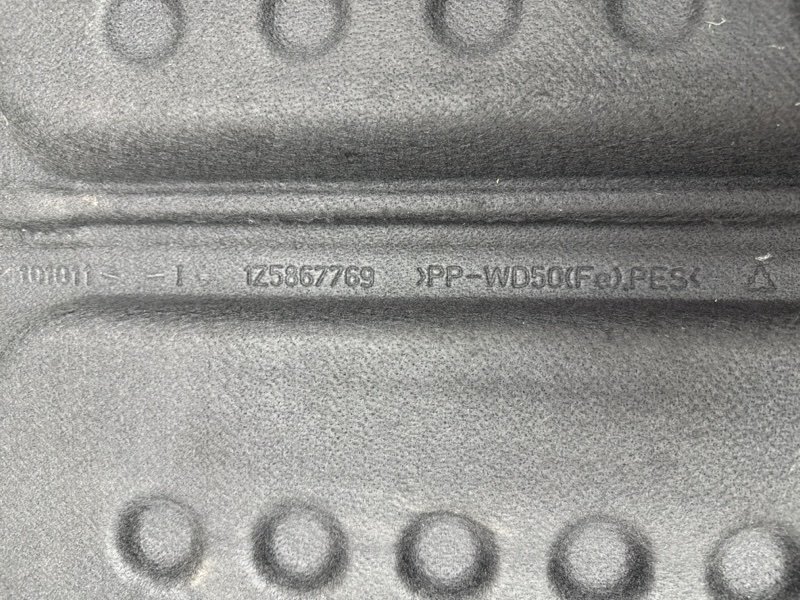 Полка багажника Skoda Octavia A5