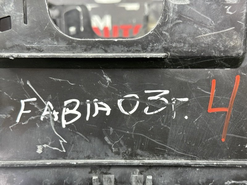 Площадка под АКБ Skoda Fabia 1