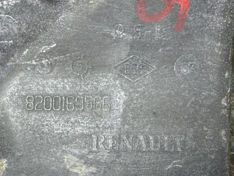 Кронштейн генератора Renault Logan