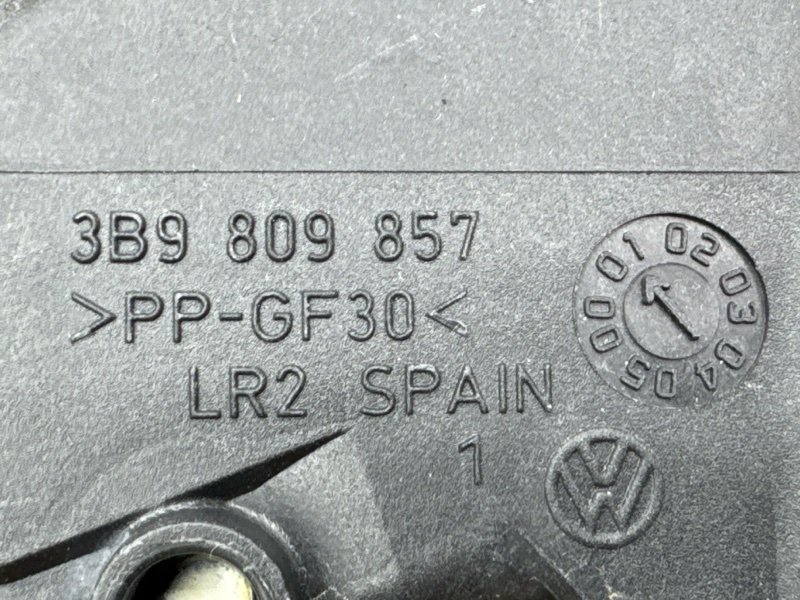 Лючок бензобака Volkswagen Passat B5