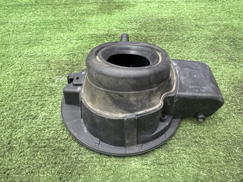 Лючок бензобака Volkswagen Passat B5