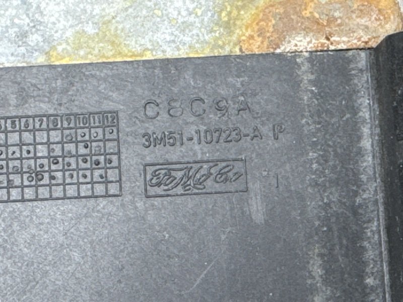 Короб аккумулятора Ford Focus 2