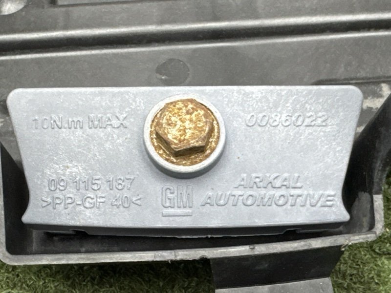 Площадка под АКБ Opel Corsa D