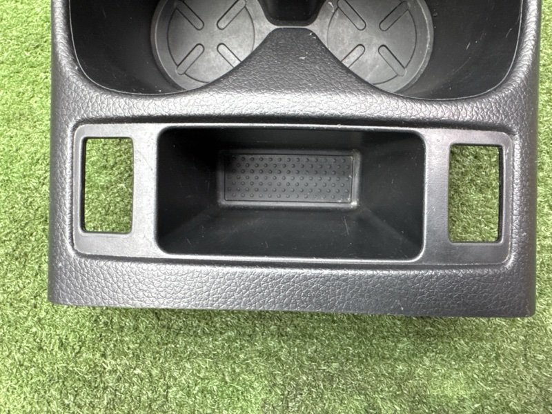 Накладка центральной консоли с подстаканниками Nissan QASHQAI 2016 J11