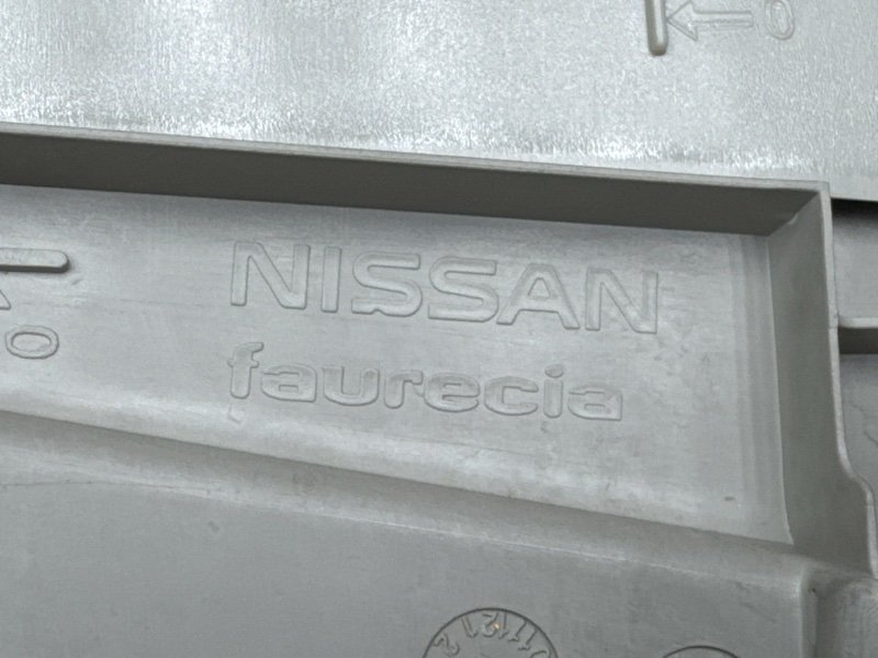 Накладка центральной стойки верхняя Nissan QASHQAI 2016 J11