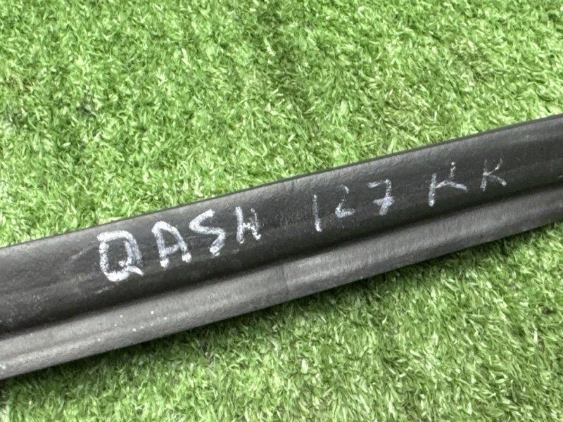 Уплотнитель двери Nissan QASHQAI 2016 J11