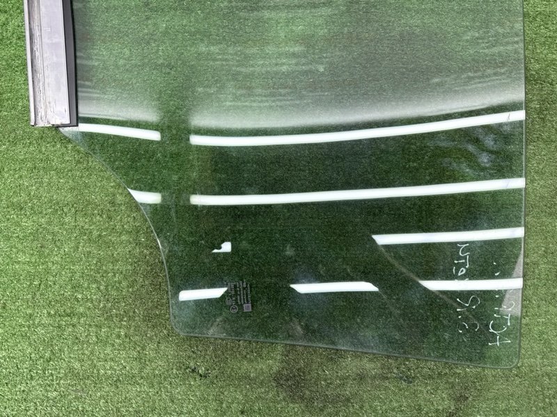 Стекло двери Opel Astra