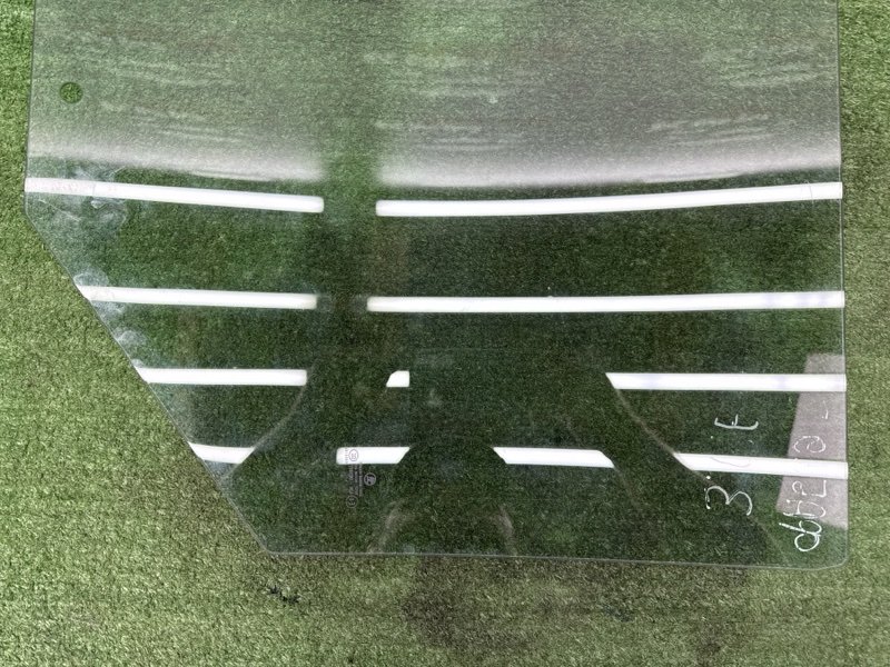 Стекло двери Skoda Fabia 2