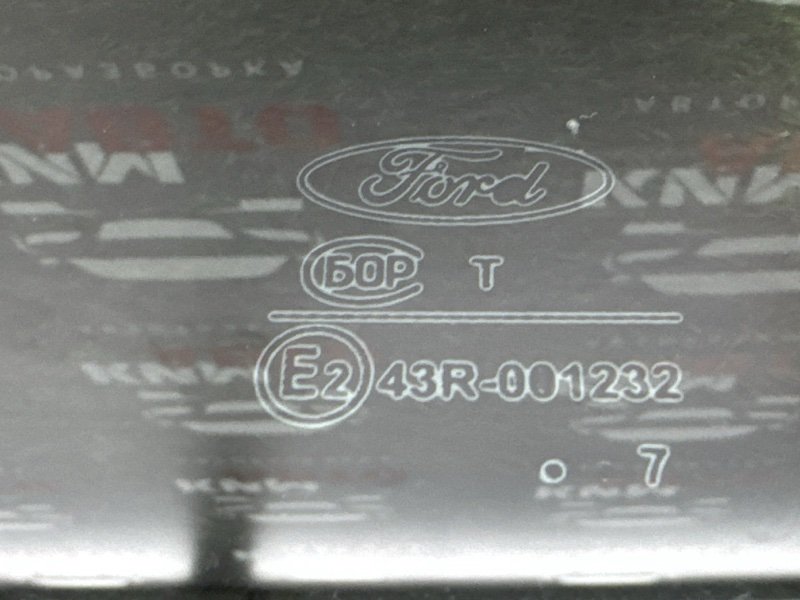 Стекло двери Ford Focus 2