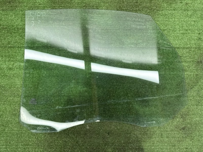 Стекло двери Ford Focus 2