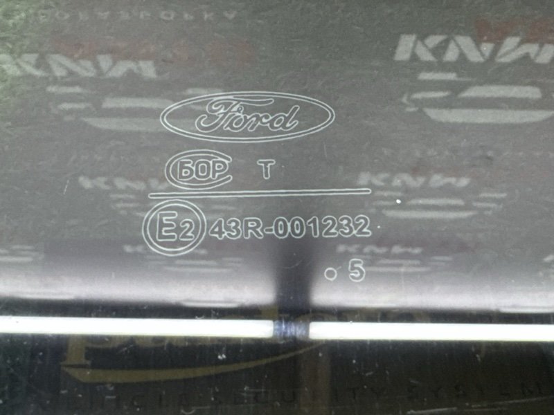 Стекло двери Ford Focus 2