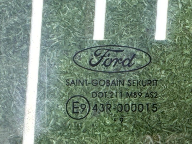 Стекло двери Ford Focus 2