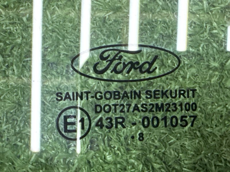 Стекло двери Ford Focus 2
