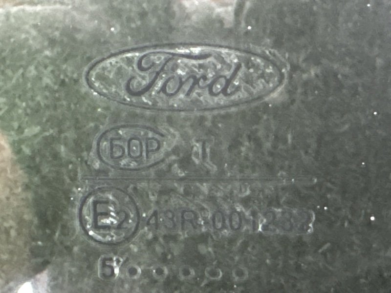 Стекло двери Ford Focus 2