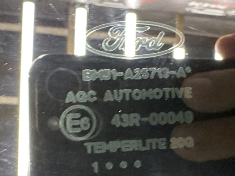 Стекло двери Ford Focus 3