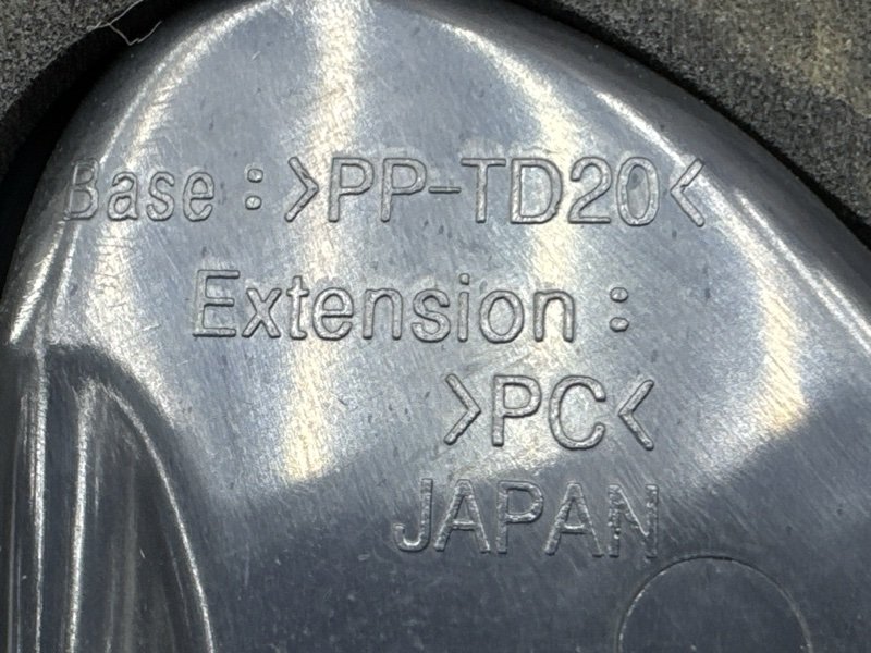 Фонарь в крышку багажника Toyota Land Cruiser 200