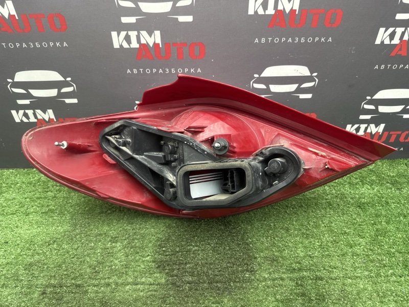 Фонарь в крыло Peugeot 207