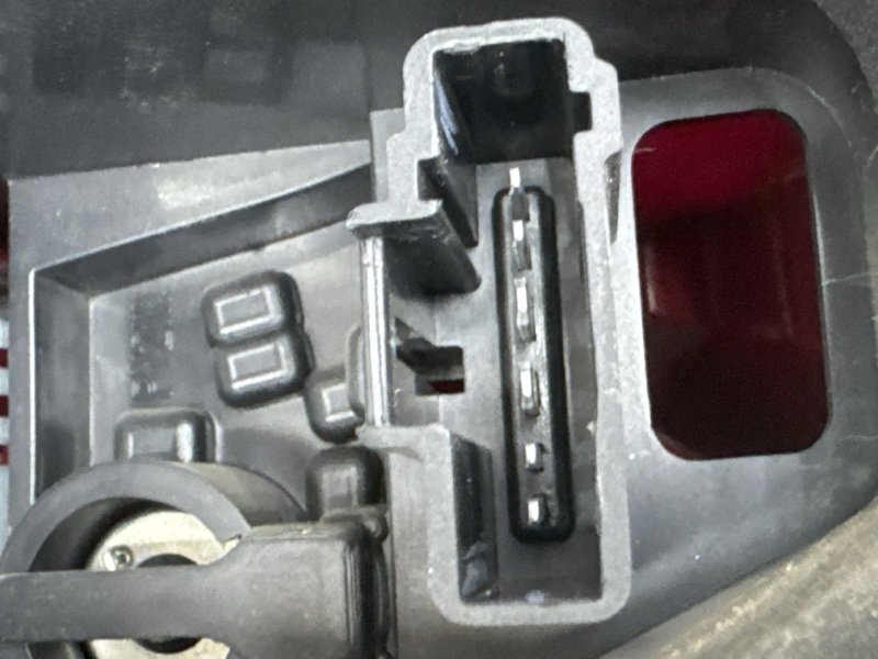 Фонарь в крыло Peugeot 207