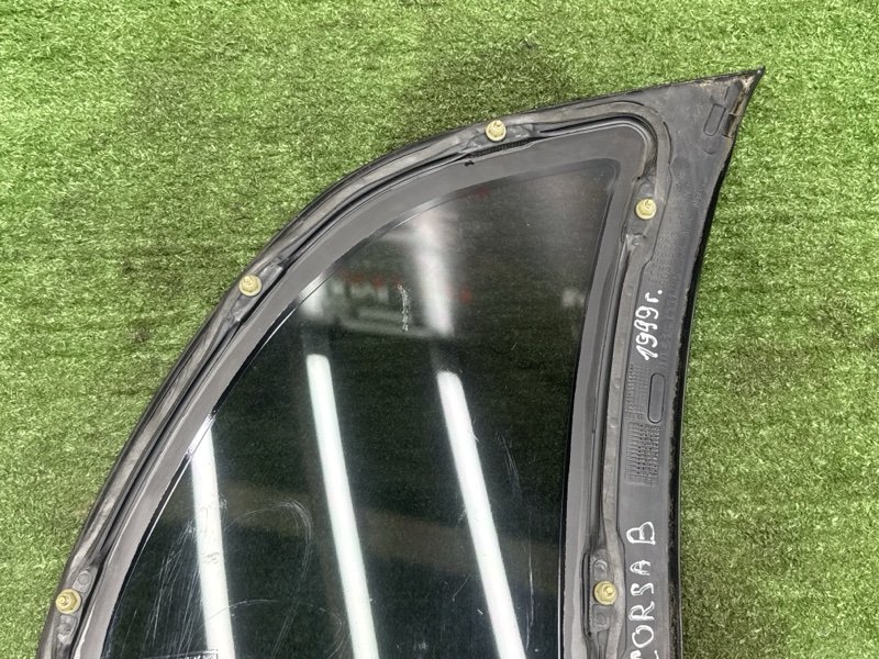 Стекло глухое заднее Opel Corsa