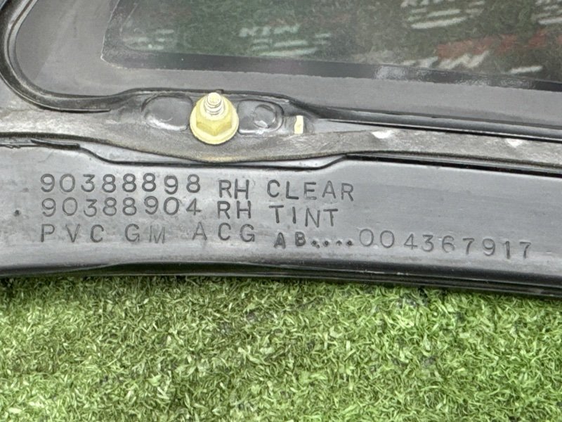Стекло глухое заднее Opel Corsa