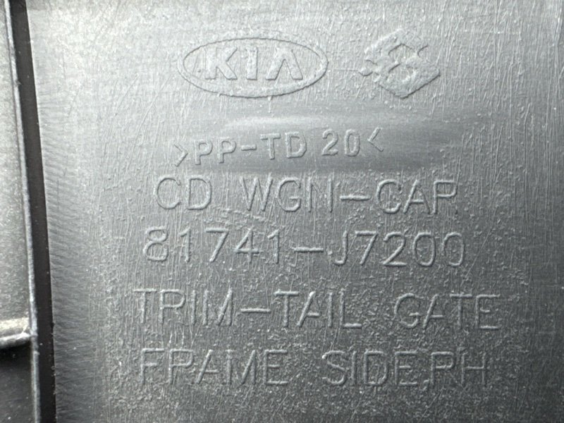 Обшивка крышки багажника Kia Ceed 3 2021 SW