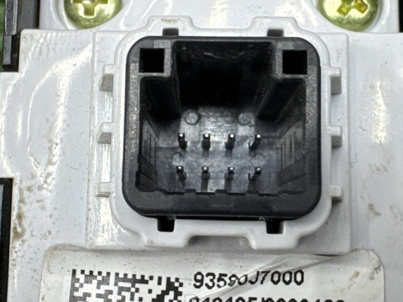 Кнопка стеклоподъемника Kia Ceed 3 2021 SW
