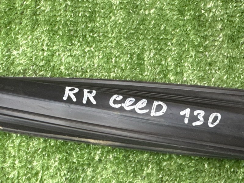 Уплотнитель стекла двери Kia Ceed 3 2021 SW
