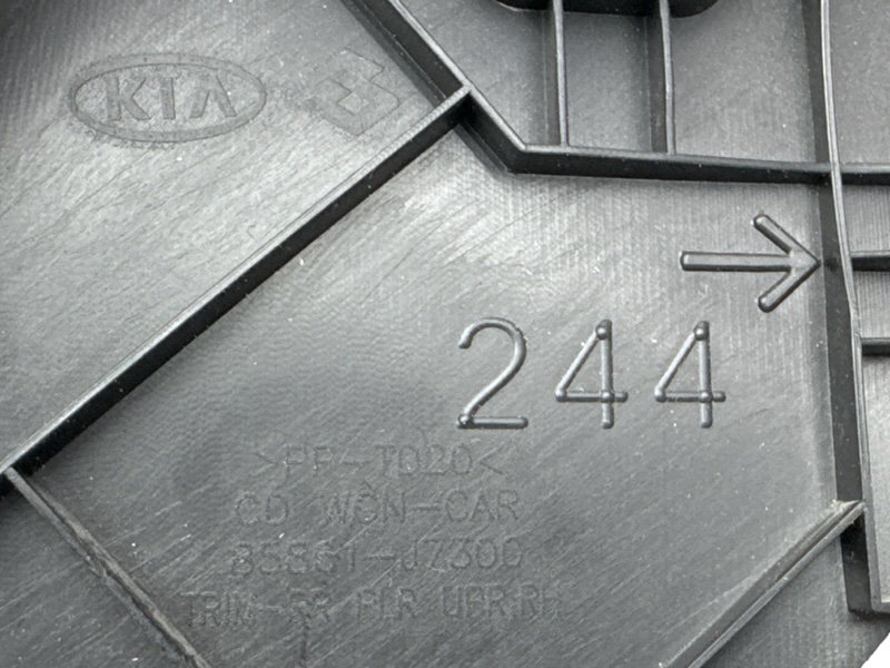 Накладка стойки кузова Kia Ceed 3 2021 SW
