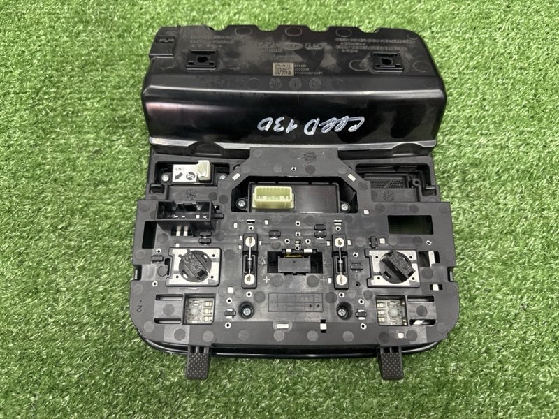 Плафон салонный с футляром для очков(очечник) Kia Ceed 3 2021 SW