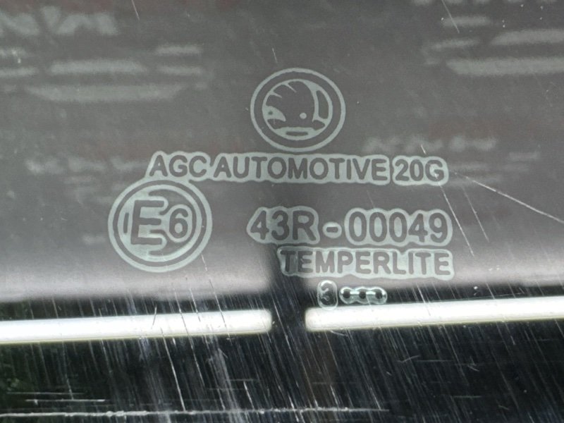 Стекло двери Skoda Octavia 2013 A7