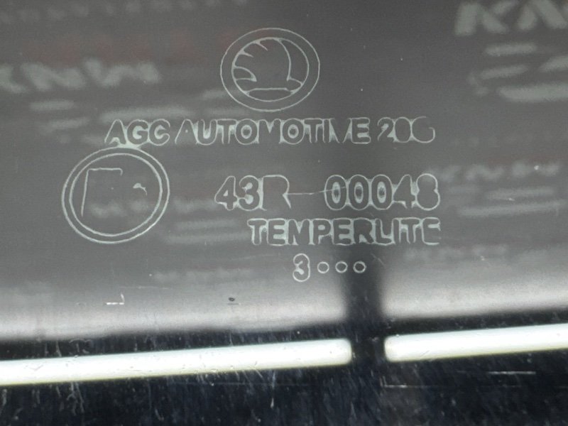 Стекло двери Skoda Octavia 2013 A7
