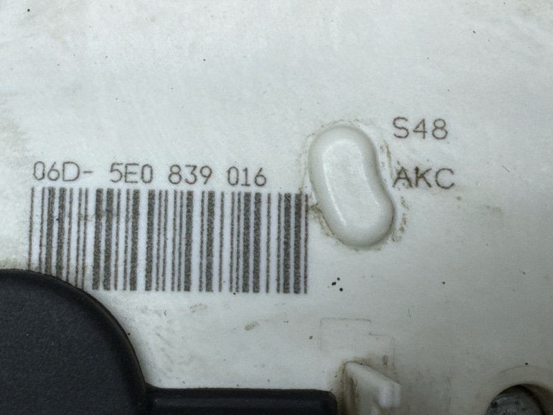 Замок двери Skoda Octavia 2013 A7