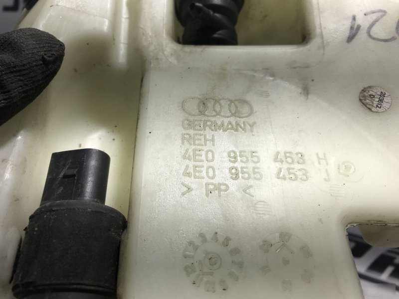 Бачок омывателя Audi A8 D3
