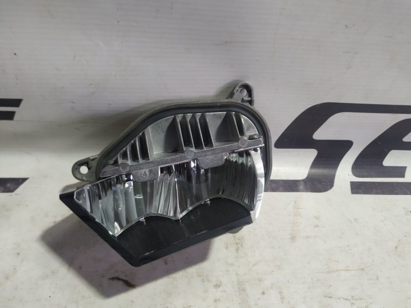 Габарит фары Volkswagen Passat B8
