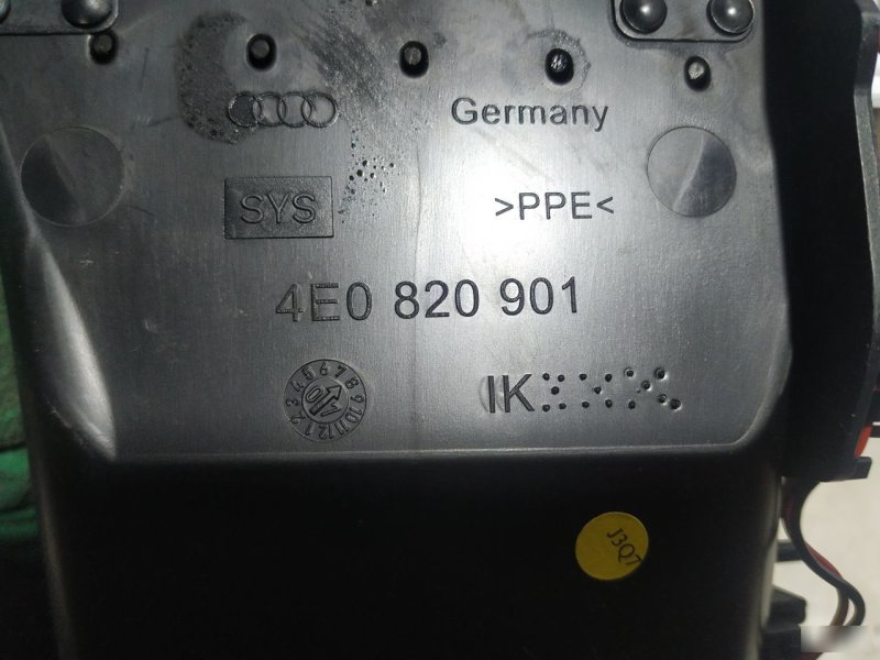 Дефлектор обдува салона Audi A8 2005—2007 D3