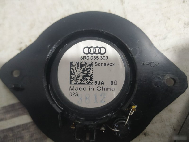 Динамики в торпедо Audi Q5 2013 8R