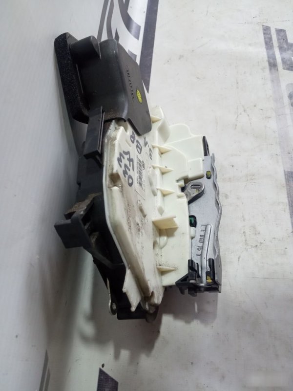 Замок двери Volkswagen Passat B8