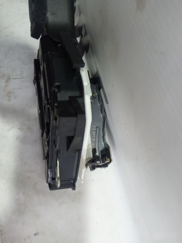 Замок двери Volkswagen Passat B8