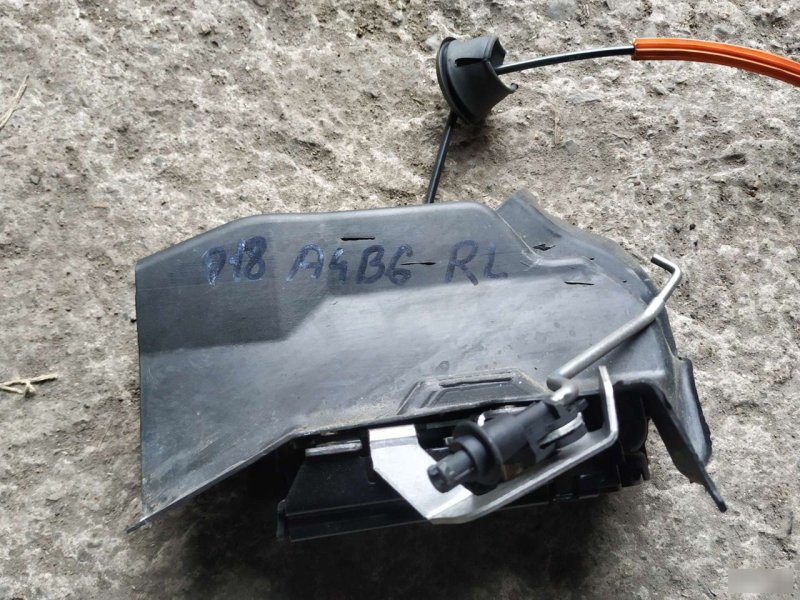 Замок двери Audi A4 B6